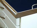 天板は清潔感ある18-8ステンレス。コーナー部をＲ加工！